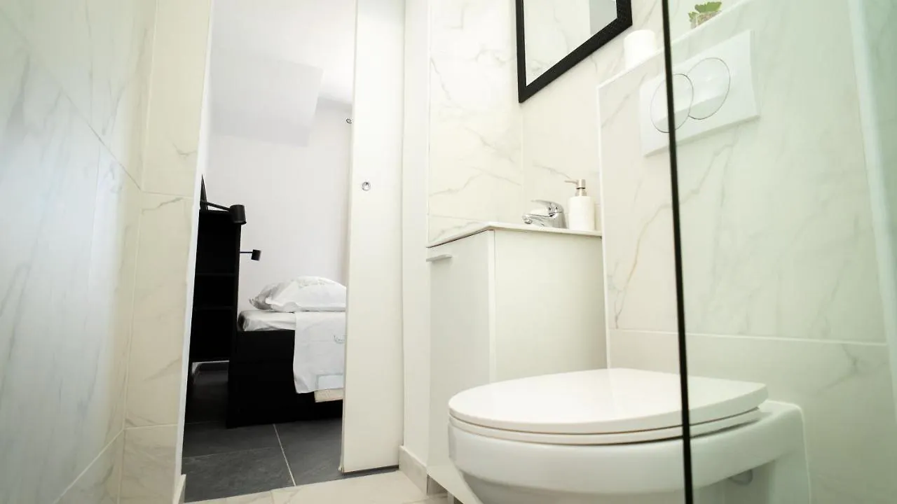 Apartments Annela Τρογκίρ